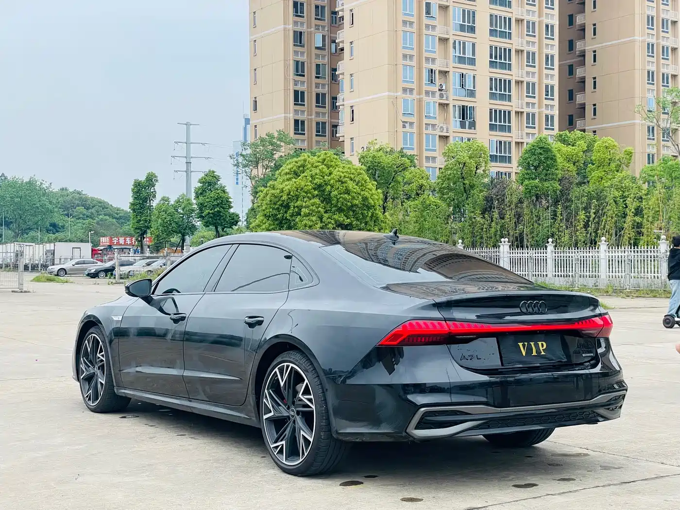 Audi A7L 2025 Model Year 45 TFSI quattro Black Knight Edition фото 9