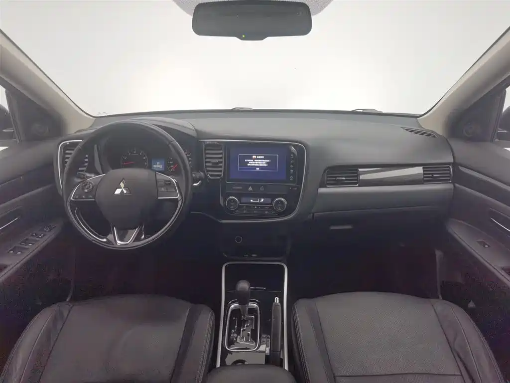 Mitsubishi Outlander 2018 2.0L 2WD Jiale Edition 7-seater фото 5