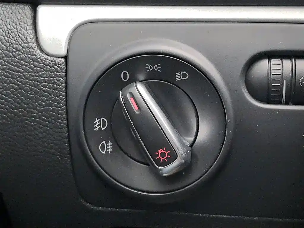 Volkswagen Sagitar 2011 1.4TSI Automatic Technology фото 21