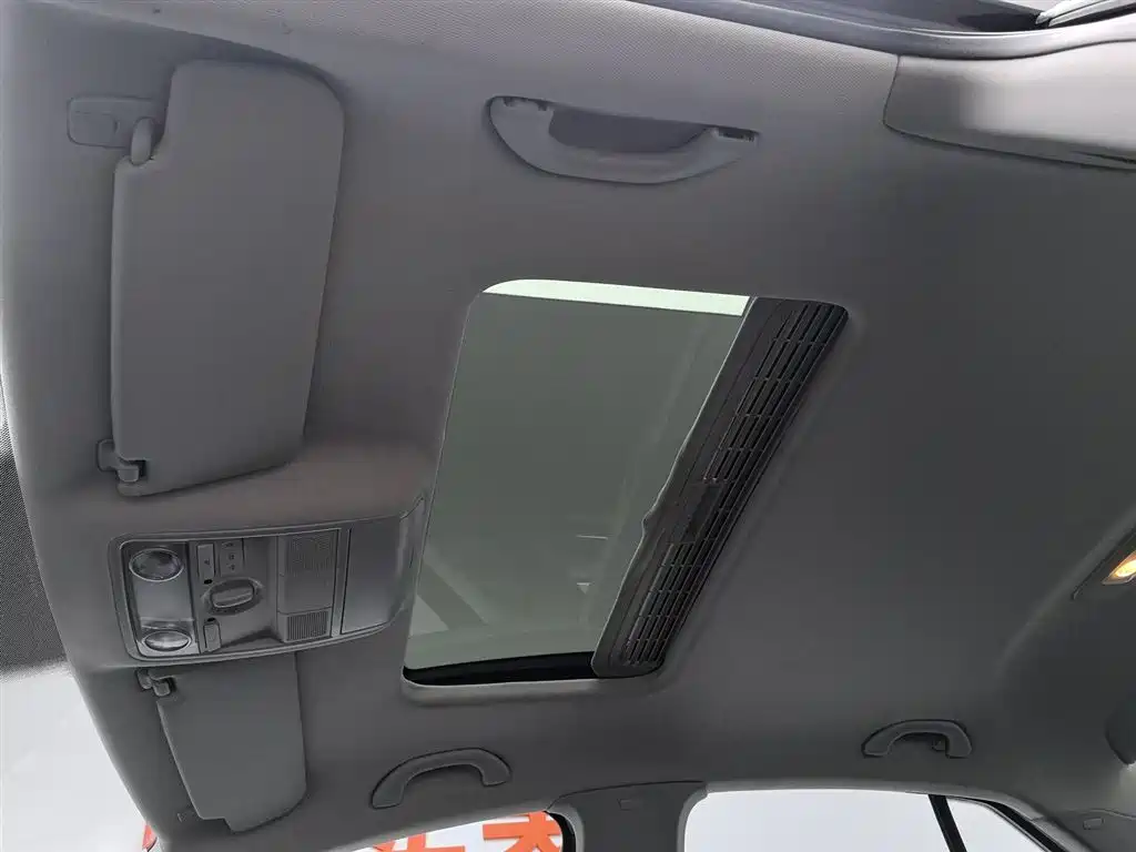 Volkswagen Sagitar 2011 1.4TSI Automatic Technology фото 14