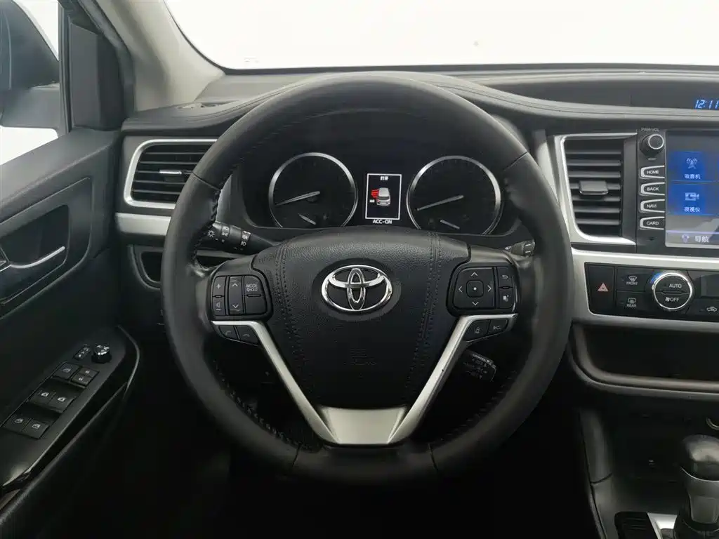 TOYOTA HIGHLANDER