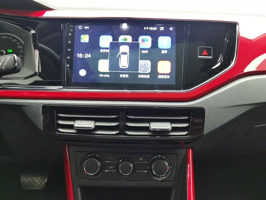 VOLKSWAGEN POLO
