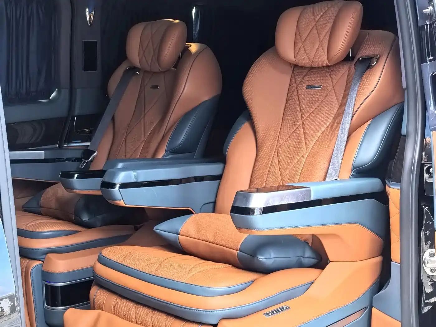 Mercedes-Benz V-Class 2022 V 260 L Long Wheelbase Prestige Edition фото 26