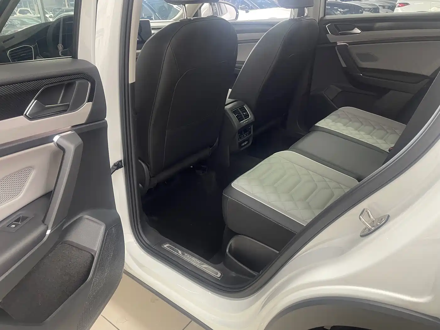 Volkswagen Tayron 2023 280TSI 2WD Luxury Plus Advanced Edition фото 9