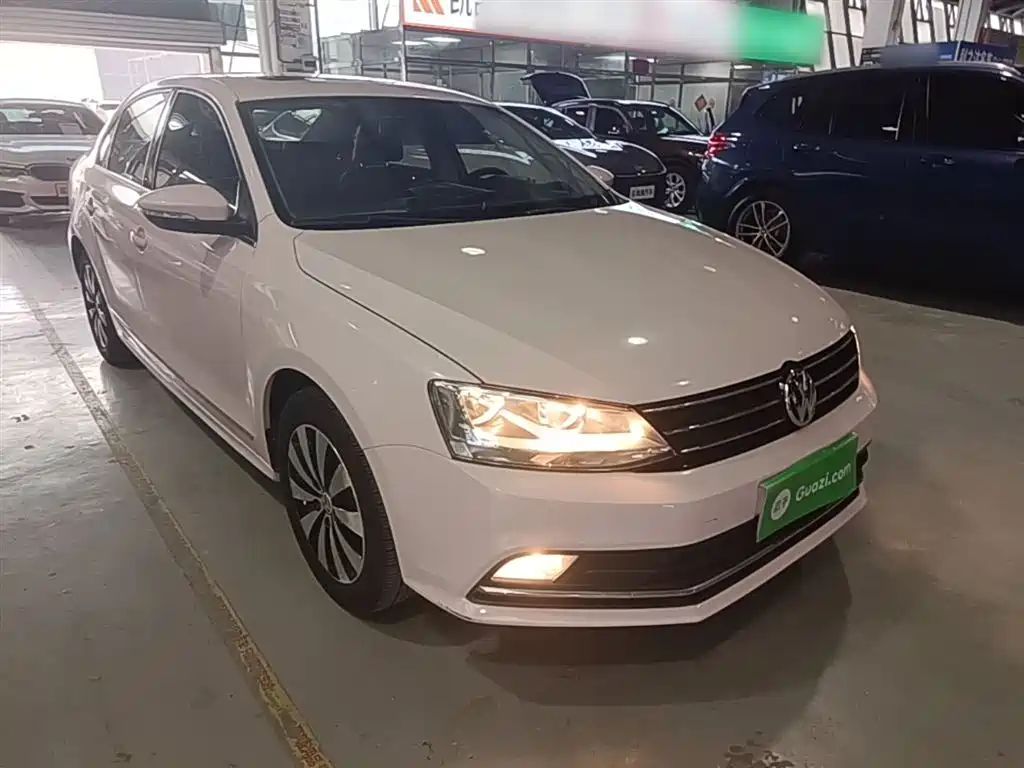Volkswagen Sagitar 2017 1.6L Automatic Comfort фото 4