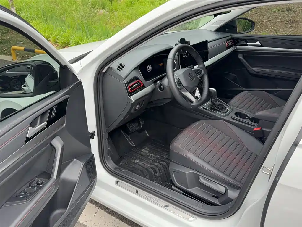 Volkswagen Lavida 2024 Model 300TSI DSG Starlight Full Comfort Edition фото 18