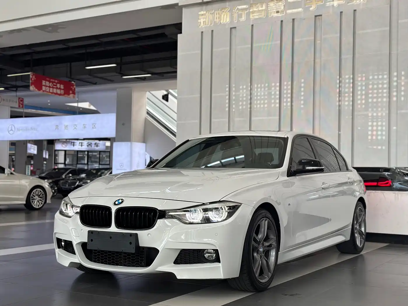 BMW 3 Series 2019 320Li M Sport Black Night Edition фото 2