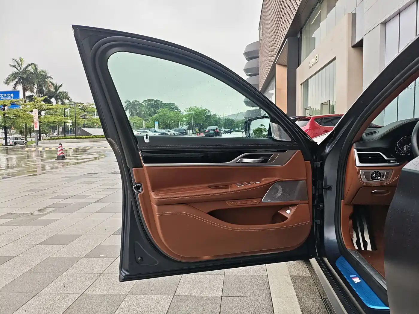Photo 18 - BMW 7 Series