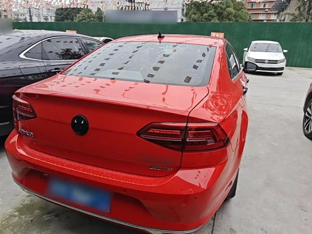 VOLKSWAGEN LINGDU
