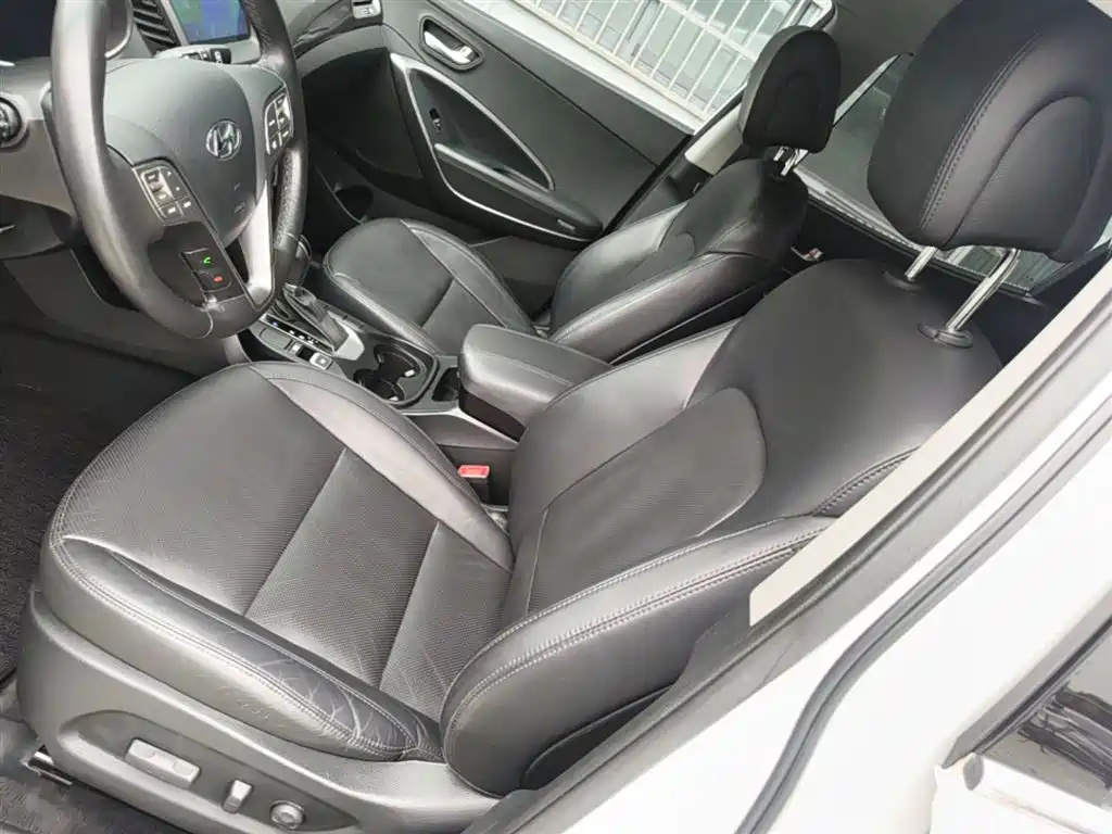 Hyundai Santa Fe 2015 2.4L Automatic 2WD Smart 5-seater фото 15