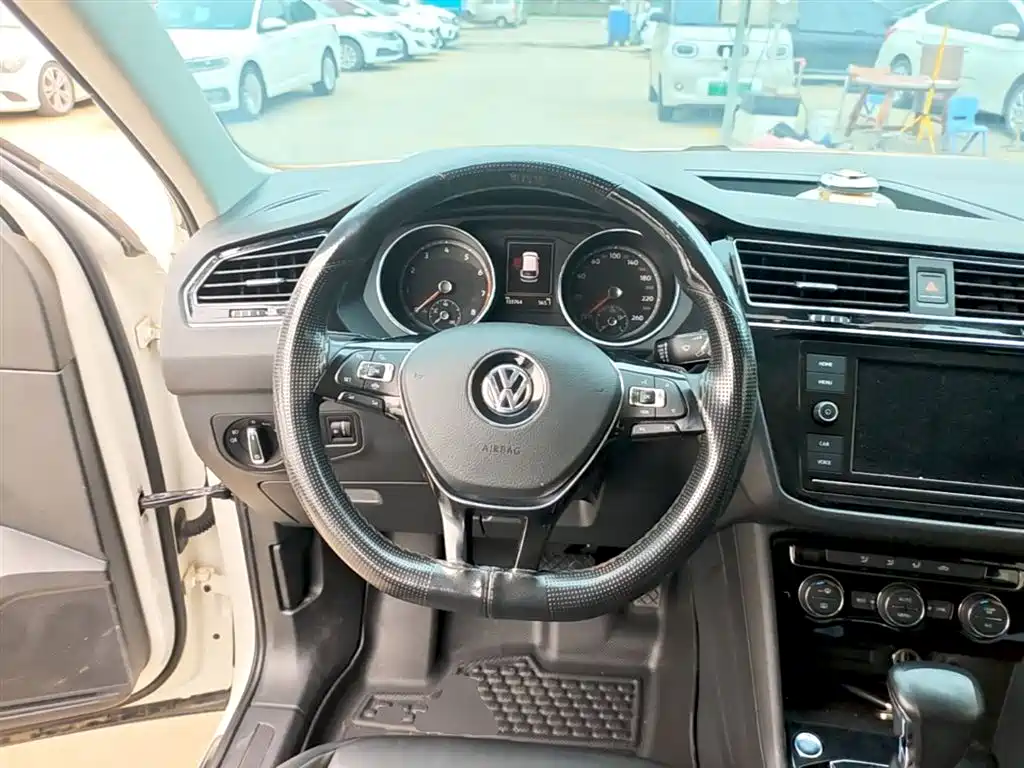 Volkswagen Tiguan L 2019 330TSI Automatic 2WD Panorama Comfort Edition China VI фото 11