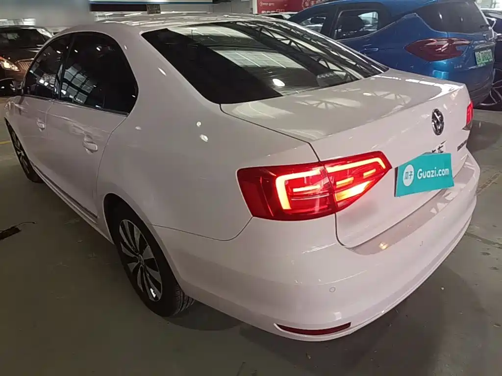 Volkswagen Sagitar 2017 1.6L Automatic Comfort фото 5