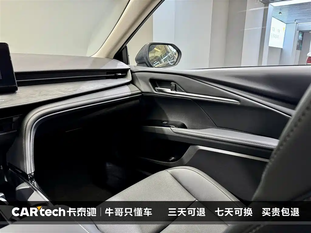 Toyota Camry 2026 Hybrid 2.0HGVP Luxury Edition фото 30