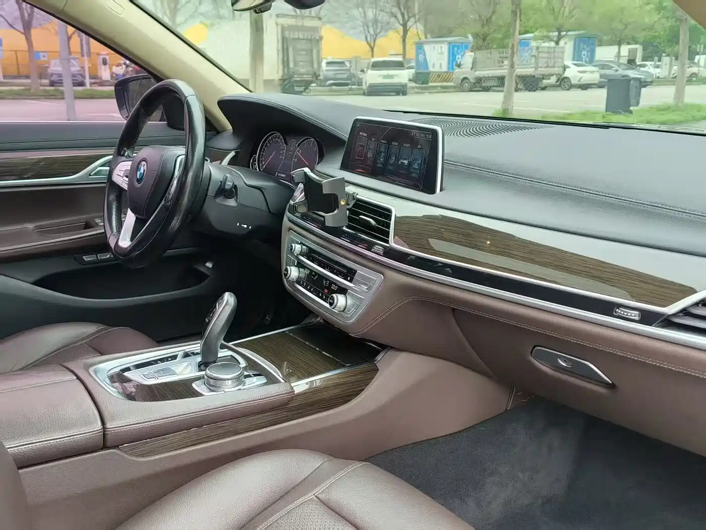 BMW 7 Series 2016 730Li Leading фото 8
