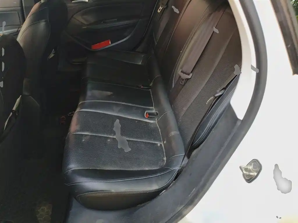 Peugeot 308 2018 1.6L Manual Fashion Edition фото 14