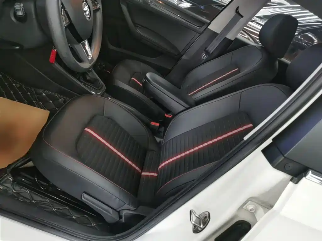 Škoda Skoda Rapid Spaceback 2020 1.5L Auto Comfort фото 15