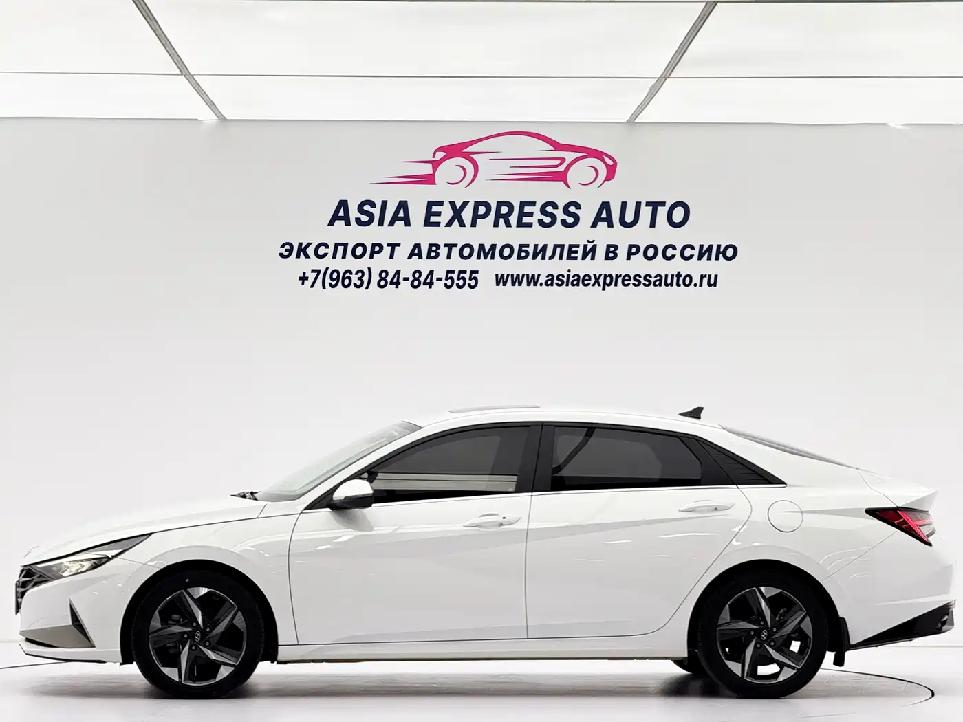Hyundai Elantra 2022 1.5L CVT LUX Premium Edition фото 7