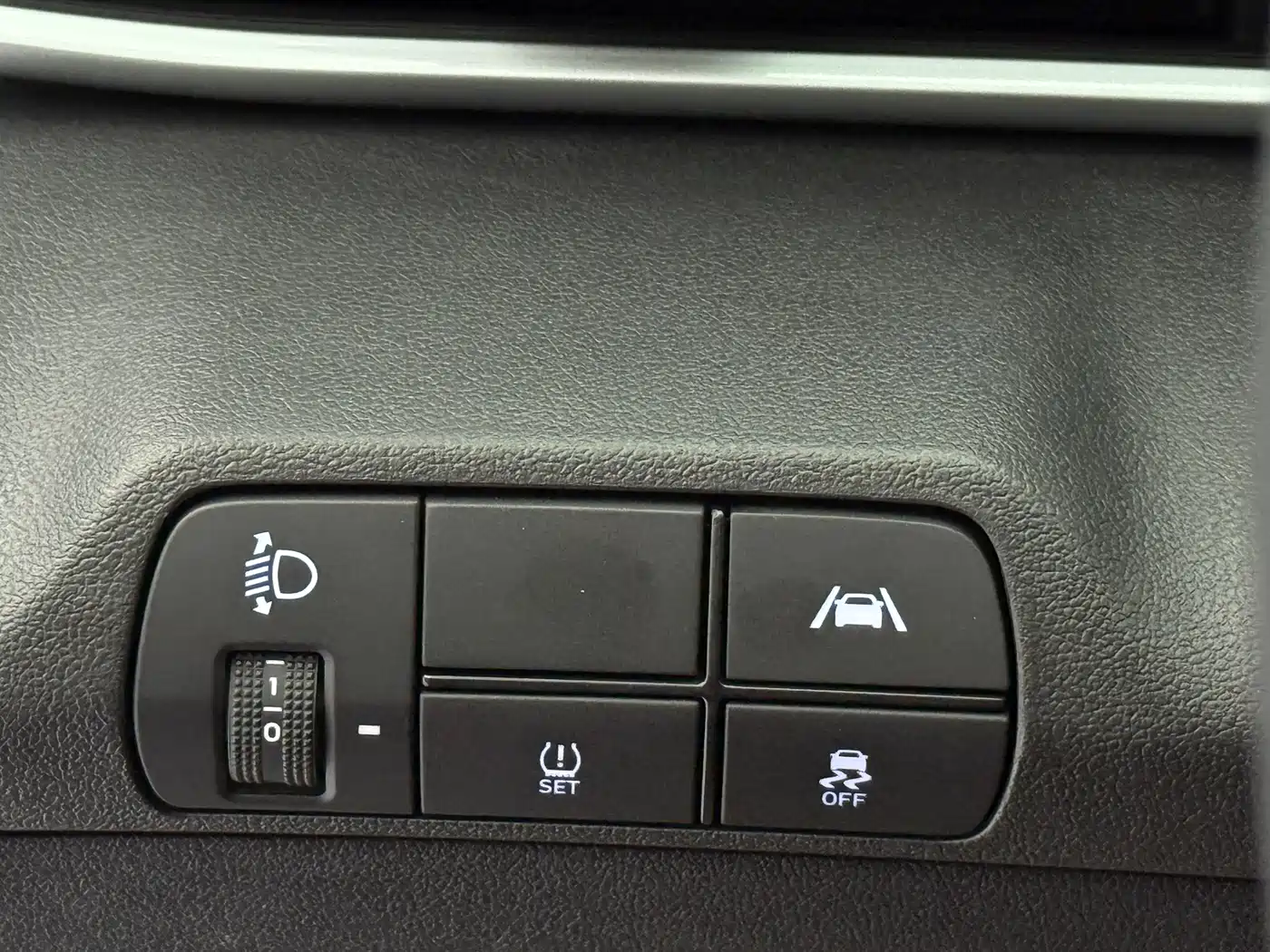 Hyundai Elantra 2022 1.5L CVT LUX Premium Edition фото 13