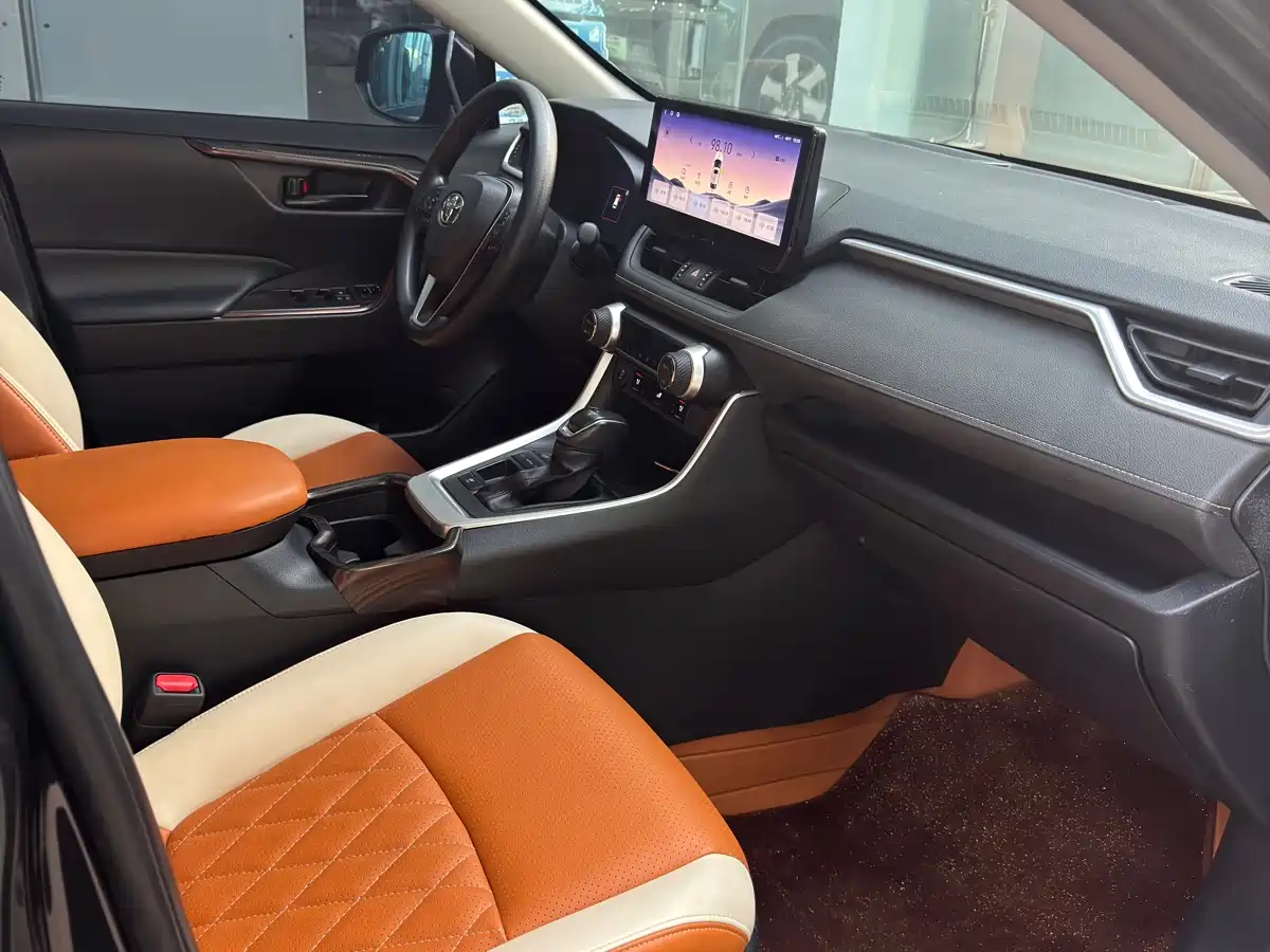 Toyota RAV4 Rongfang 2023 Hybrid 2.5L E-CVT 2WD Elite Edition фото 11