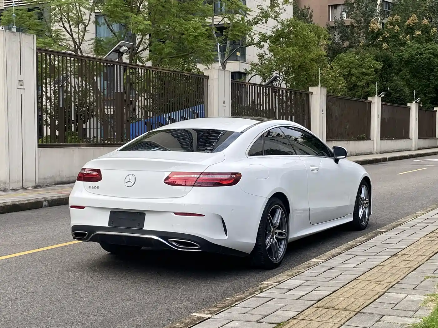 Mercedes-Benz E-Class (Import) 2017 E 200 Coupe фото 13