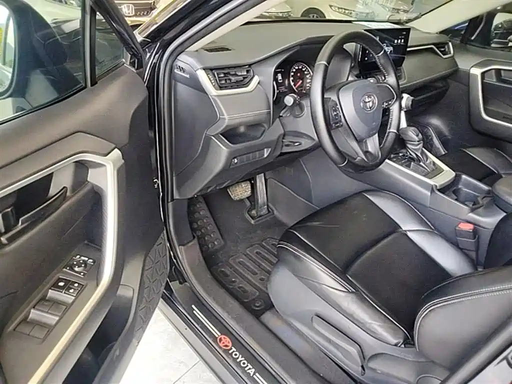 Toyota Wildlander 2023 2.0L CVT FWD LE фото 16