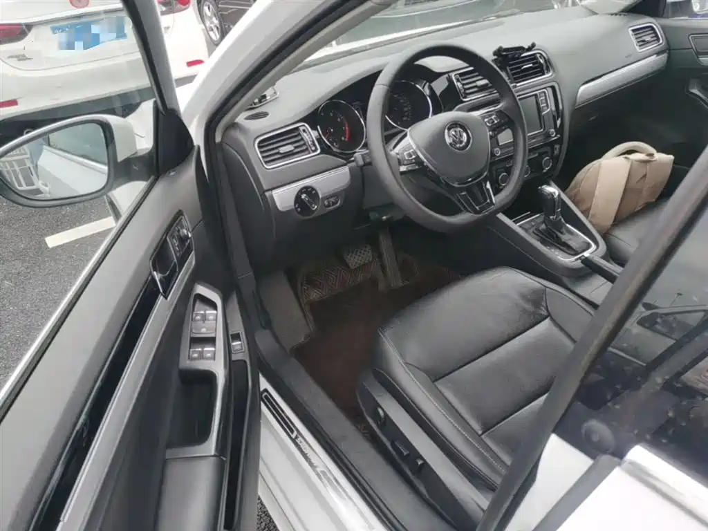 Volkswagen Sagitar 2018 280TSI DSG Spark Edition фото 16