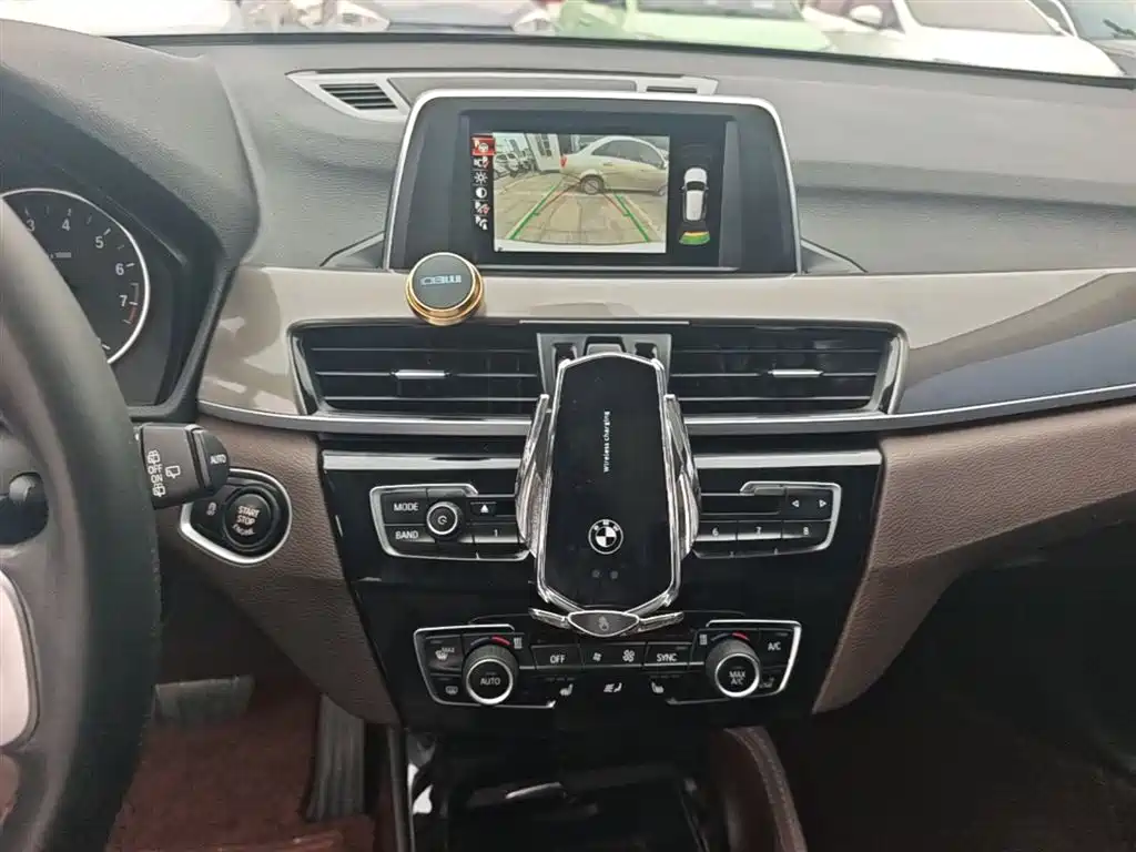 BMW X1 2016 sDrive20Li Luxury Model фото 13