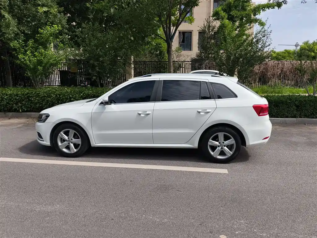 Volkswagen Lavida Tour 2017 1.6L Automatic Trend Edition фото 25