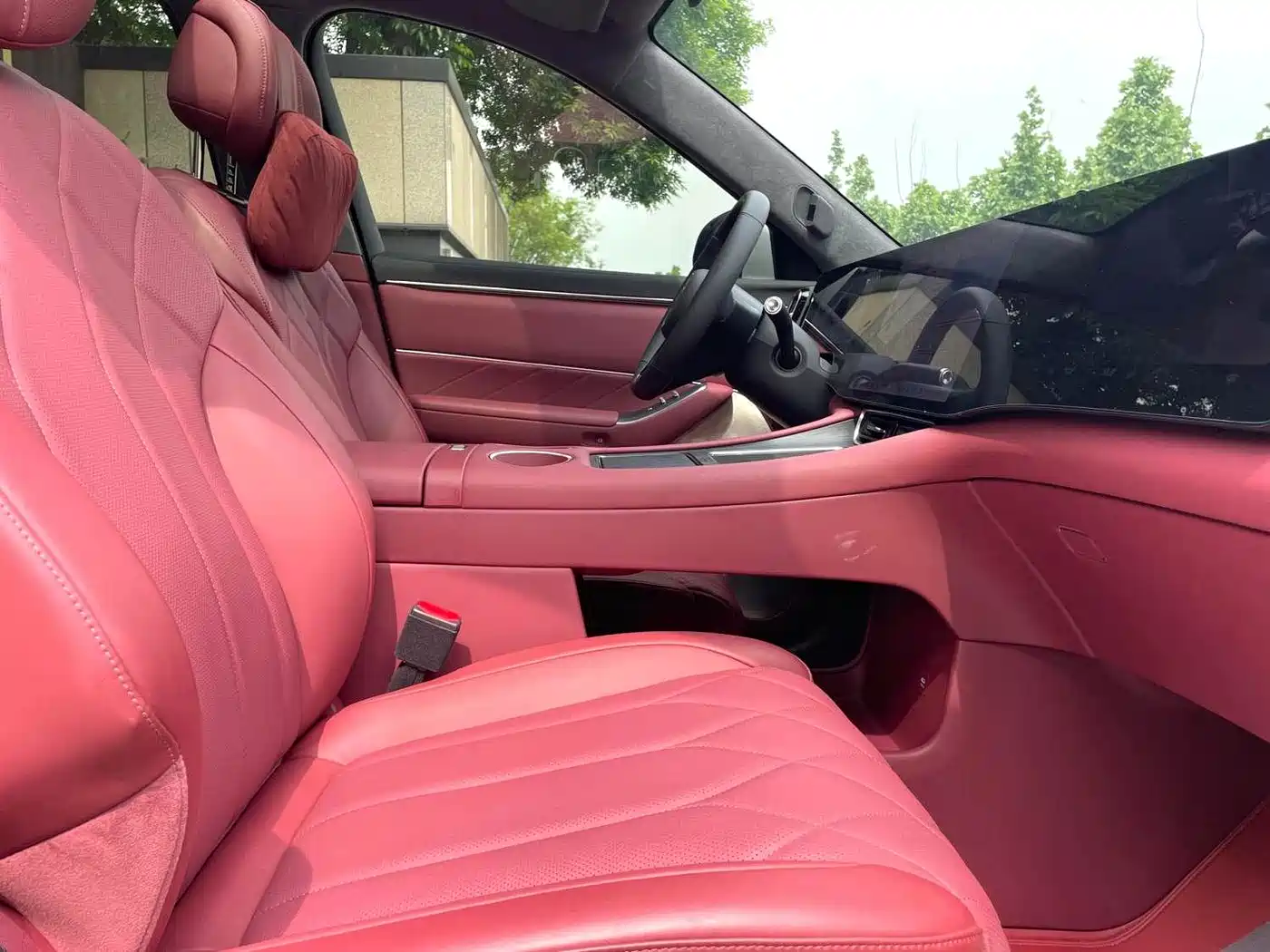 AITO Wenjie AITO M8 2025 Model Extended Range Max+ Edition 53.4kWh 6-Seater фото 6