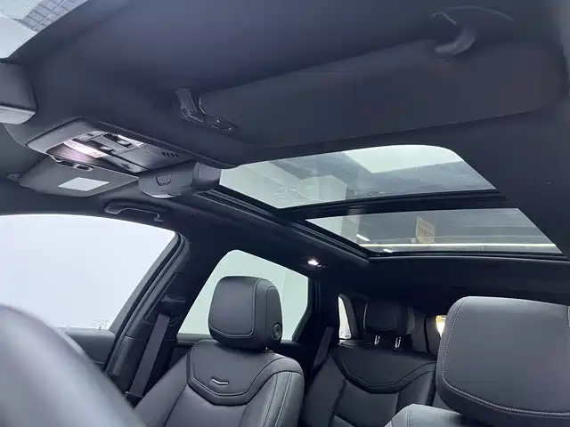 Фото 10 - Cadillac XT5