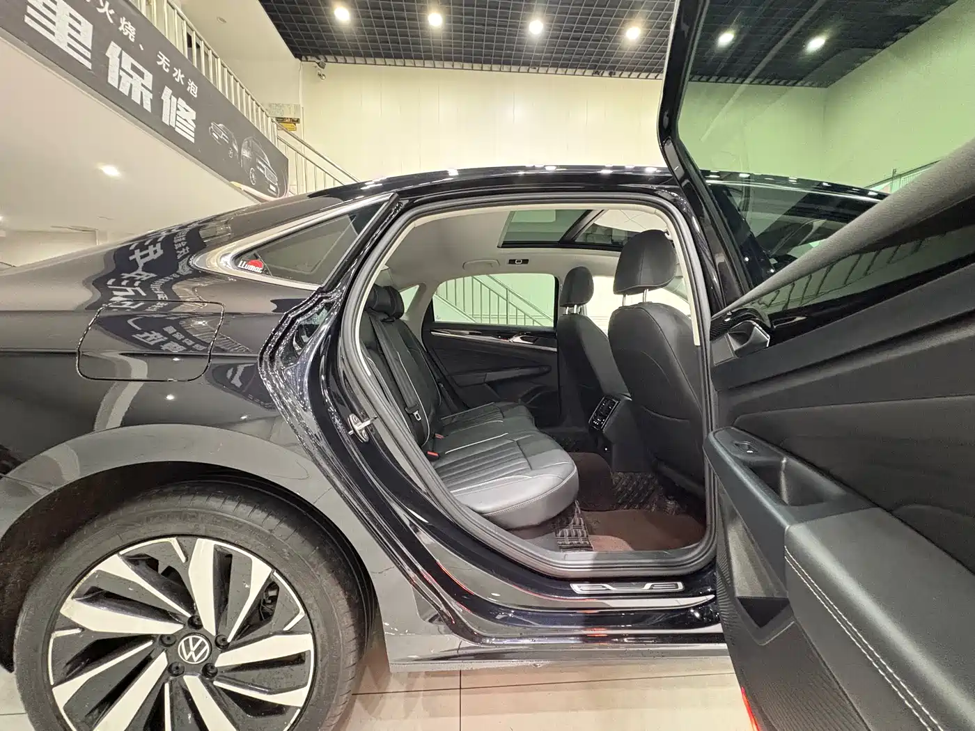 Volkswagen Passat 2023 330TSI Starlight Elite Edition фото 20