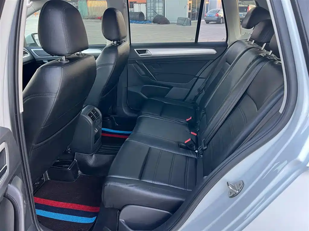 Volkswagen Golf Sportsvan 2019 1.6L Automatic Pure Edition China V фото 10