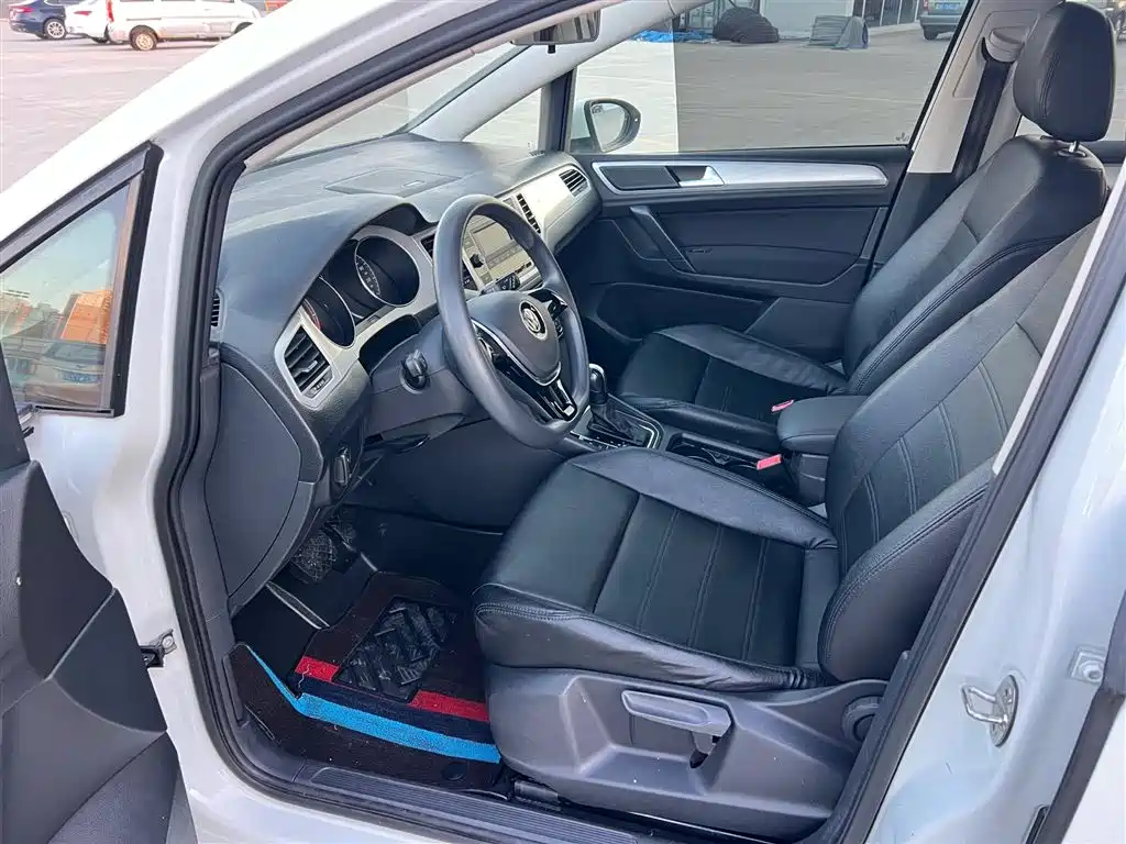 Volkswagen Golf Sportsvan 2019 1.6L Automatic Pure Edition China V фото 9