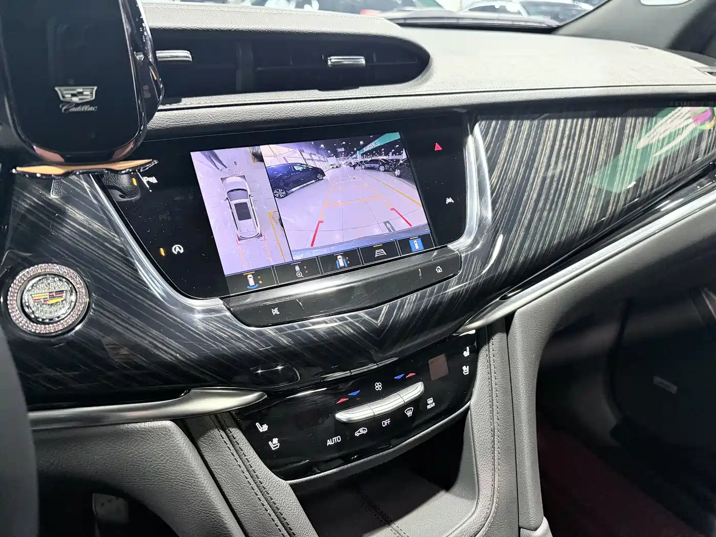 CADILLAC XT6
