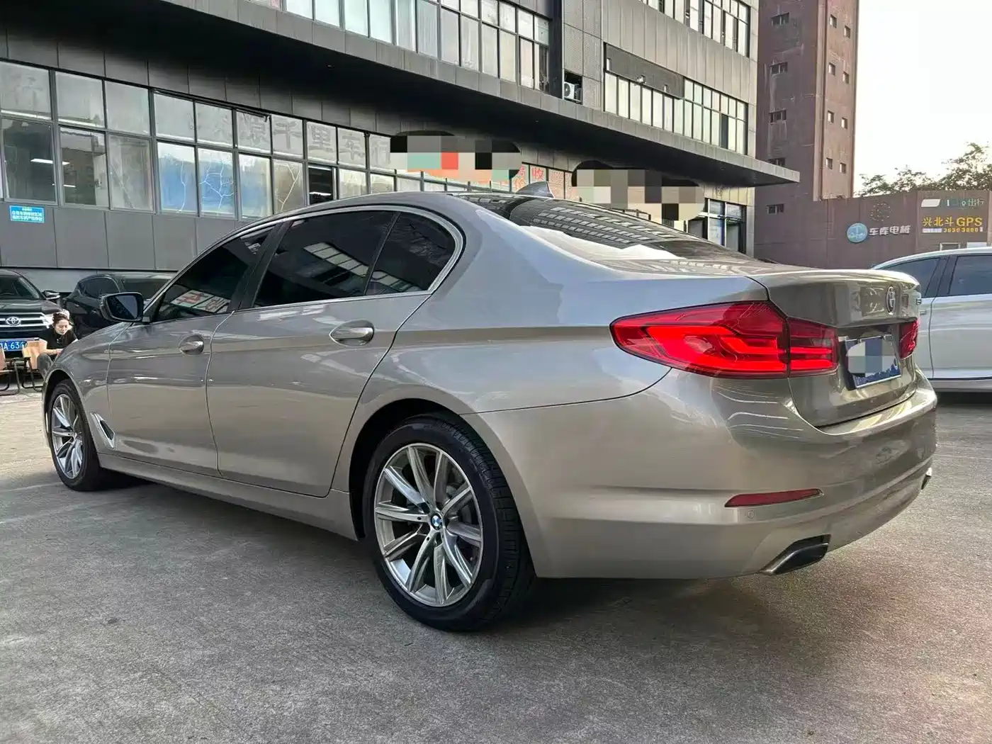 BMW 5 Series 2018 528Li Launch Special Edition фото 9