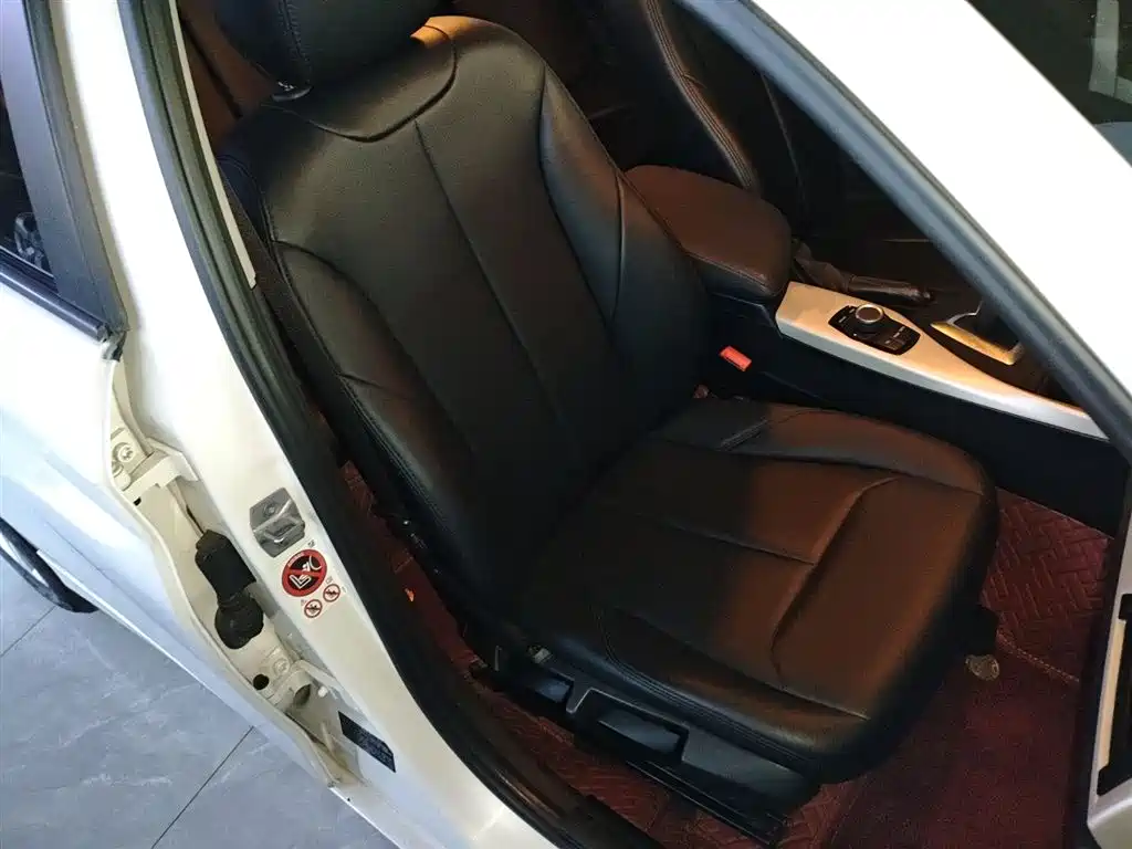 BMW 1 Series (Import) 2013 Facelift 116i Leading Model фото 25