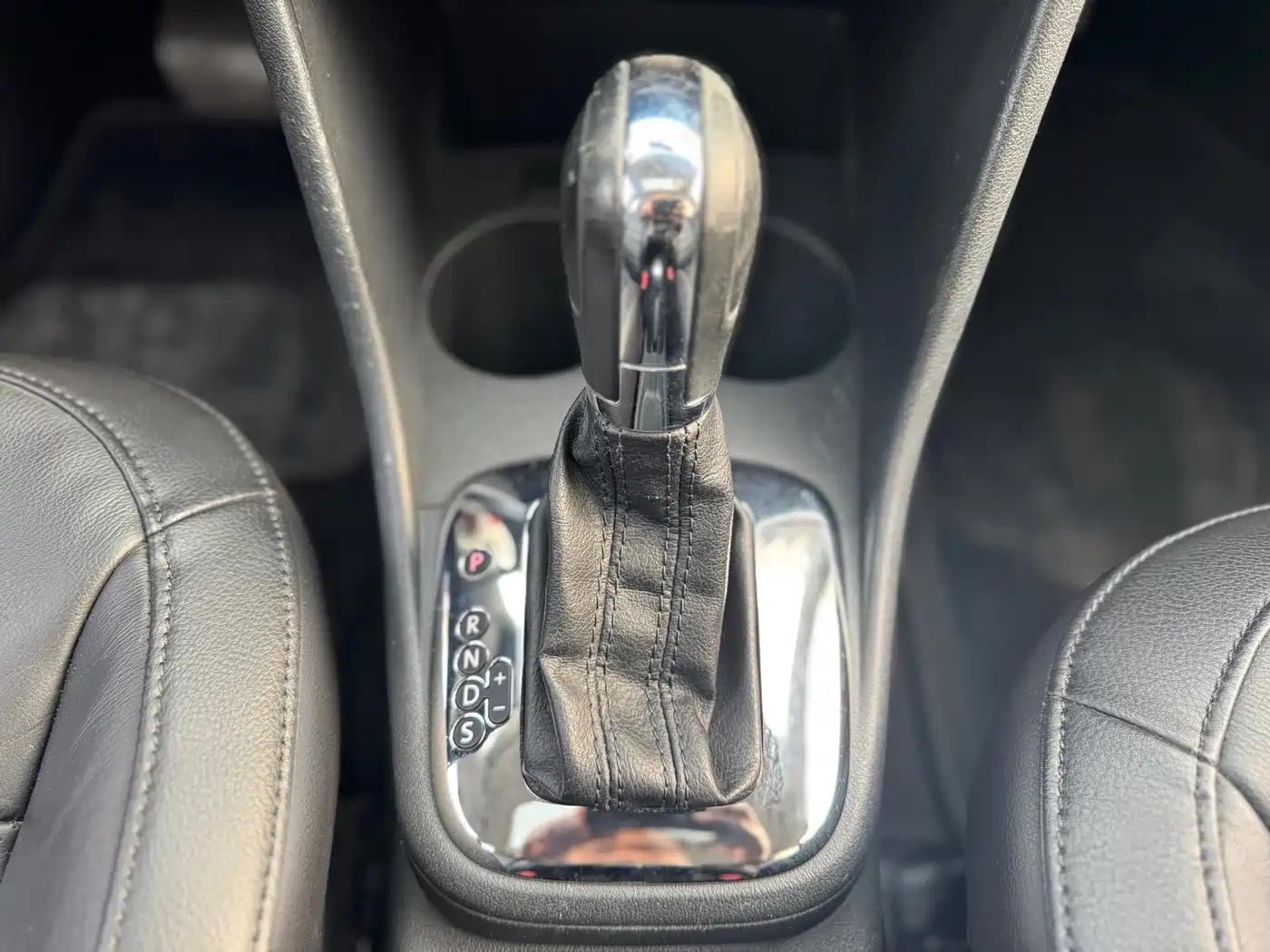 Volkswagen Polo 2014 1.4L Automatic Luxury Edition фото 14
