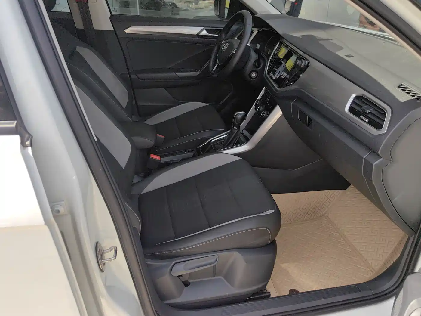 Volkswagen T-ROC 2018 280TSI DSG 2WD Progressive (China V) фото 8