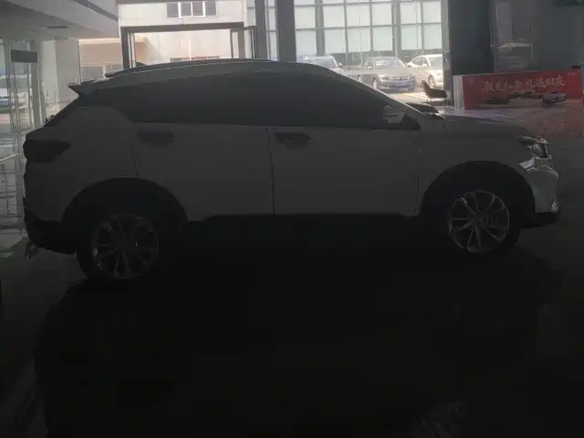 Photo 3 - Geely Binyue