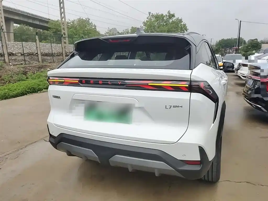 Geely Galaxy Galaxy L7 2025 EM-i 115km Explorer+ Edition фото 6