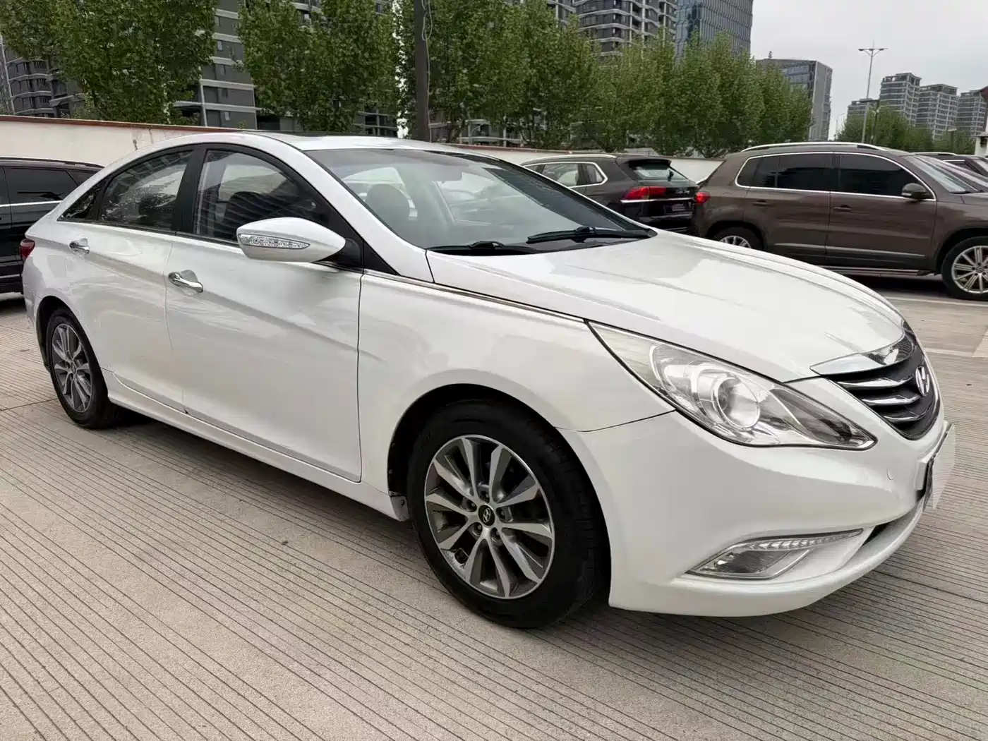 Hyundai Sonata 2013 2.0L Automatic Luxury Edition фото 3