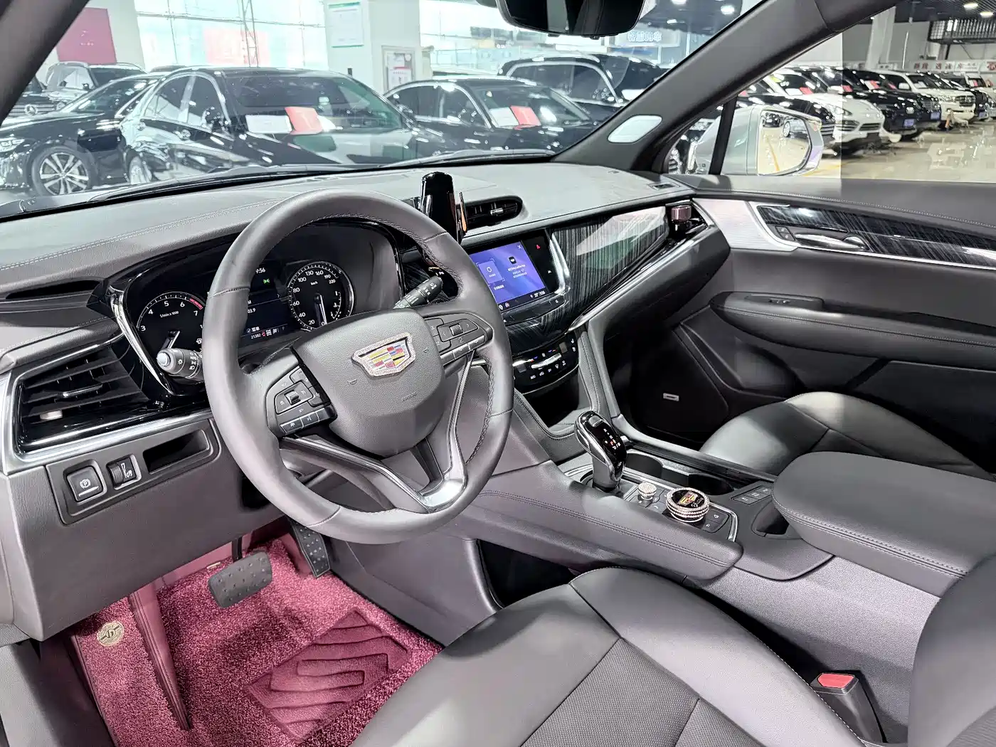 CADILLAC XT6