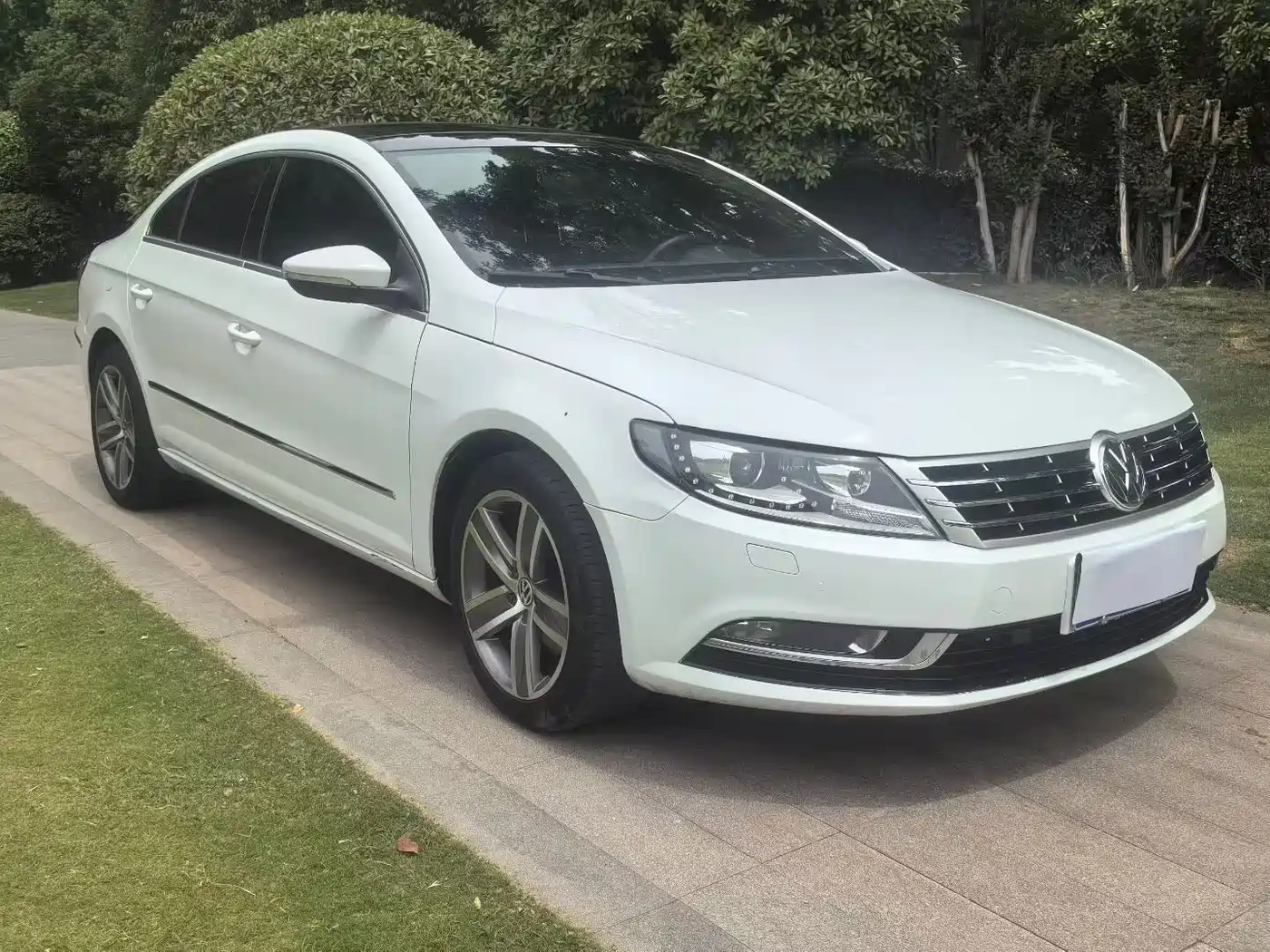 Volkswagen FAW-Volkswagen CC 2016 Model 1.8TSI Premium фото 3