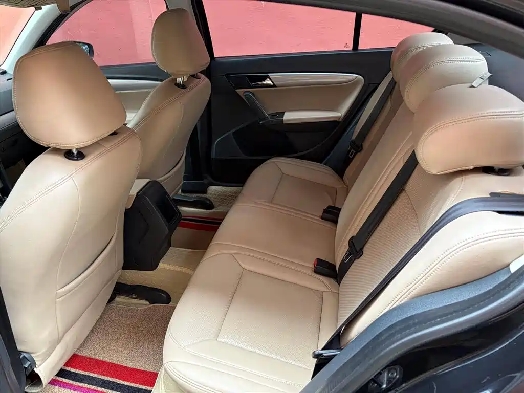 Volkswagen Lavida 2013 Facelift Classic 1.6L Automatic Trend фото 5