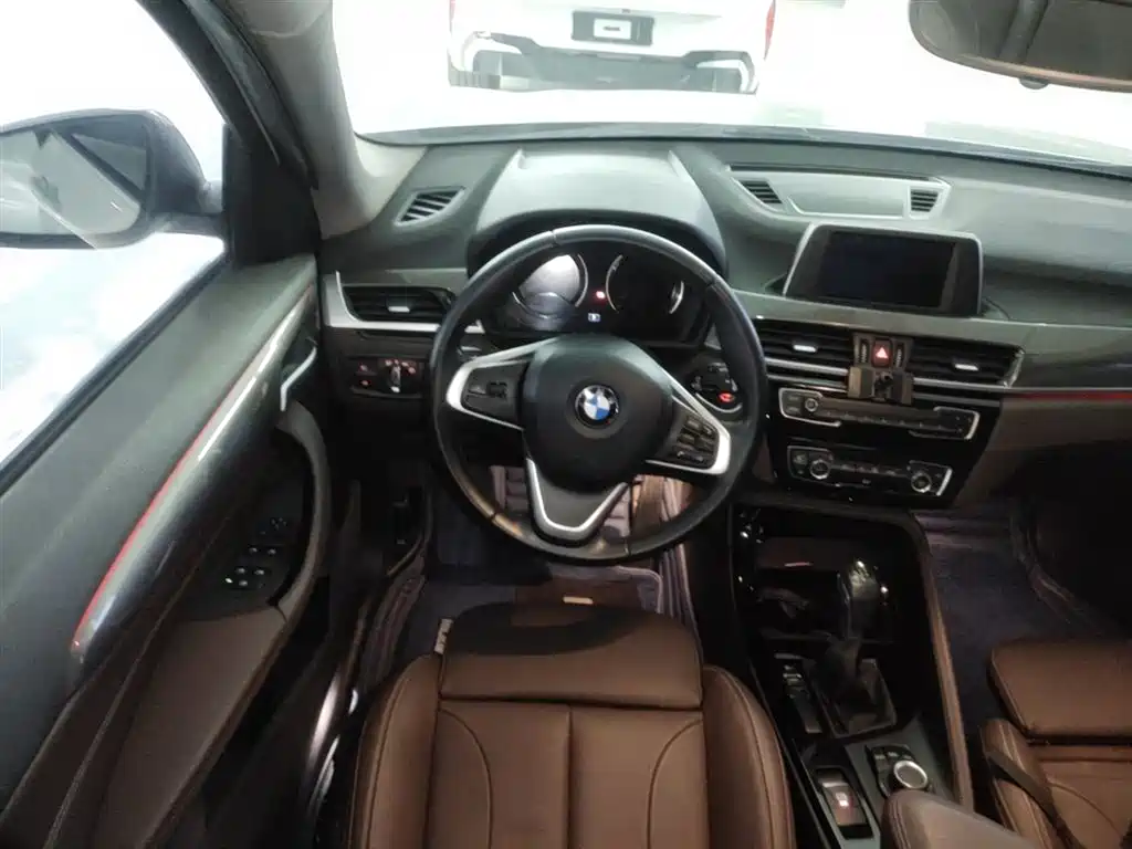 BMW X1 2019 sDrive18Li Premium Model фото 17
