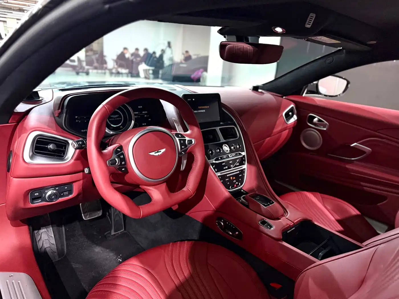 Aston Martin DB11 2022 4.0T V8 Coupe фото 4
