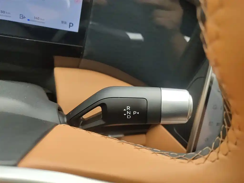 Geely Galaxy Galaxy L7 2025 EM-i 115km Explorer+ Edition фото 14