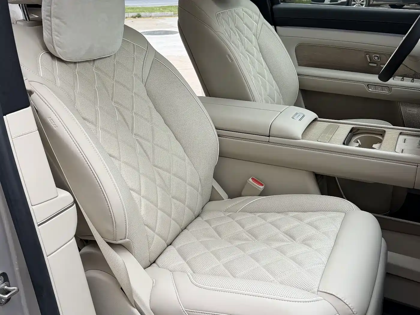 NIO ES8 2026 2025 Model 6-Seat Executive Luxury Edition