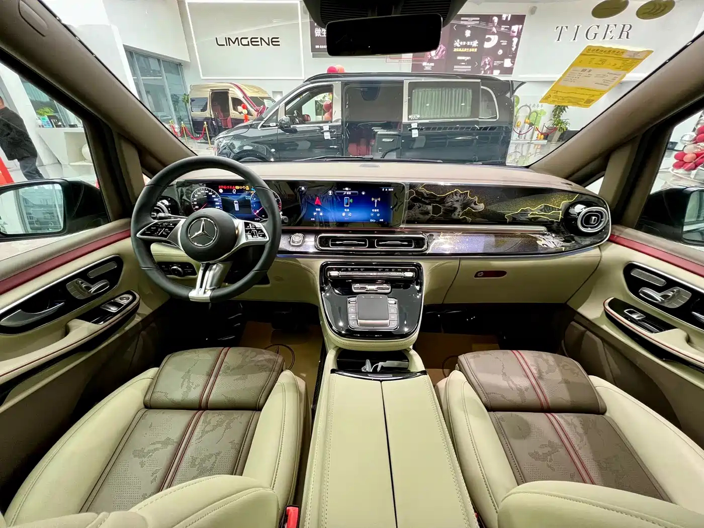 Mercedes-Benz V-Class 2024 V 300 L Long Wheelbase Premium фото 8