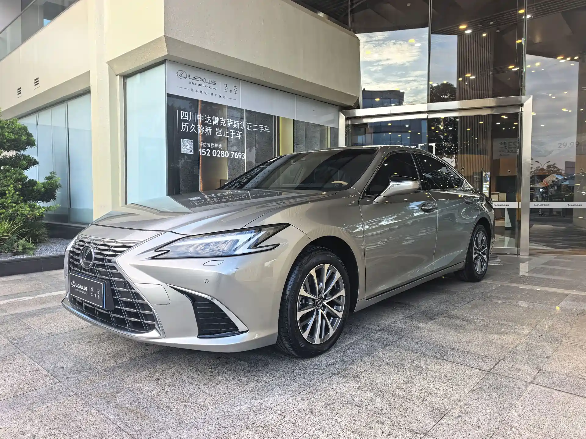 Фото 2 - Lexus ES